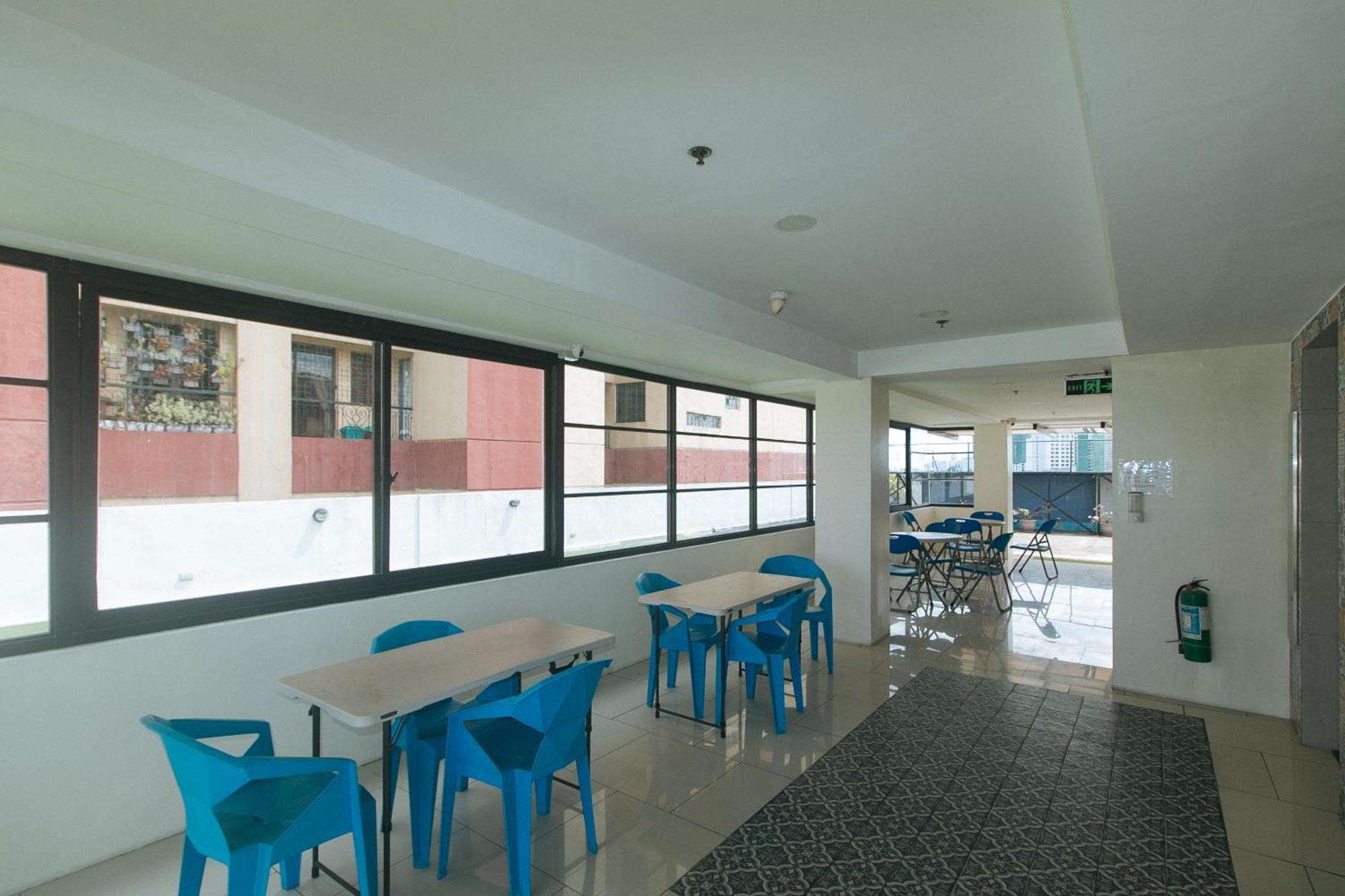 59 Xavierville By Reddoorz Cubao Экстерьер фото
